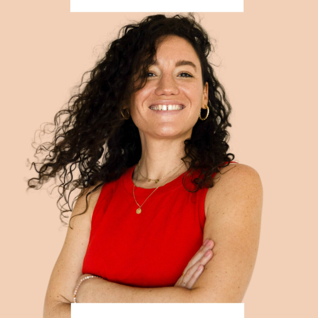 Pour vous aider dans vos projets perso & pro, Chloe va vous aider à ne pas subir votre expatriation grâce à son programme "LEAD YOUR EXPAT". Dans ce podcast, Chloé parle de sa vie d'expat à Houston, des différences culturelles qu'elle a identifié et présente son activité de coach. Suivez-la sur Instagram ou elle est très active, très souriante et très positive !