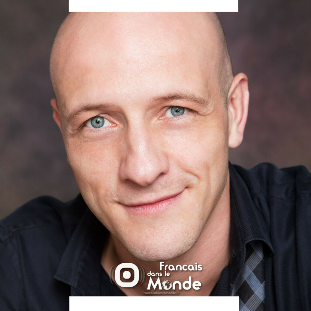 Tangi le breton est un artiste Français qui vit en Floride, il nous présente son livre "L'Armo-Ricain"